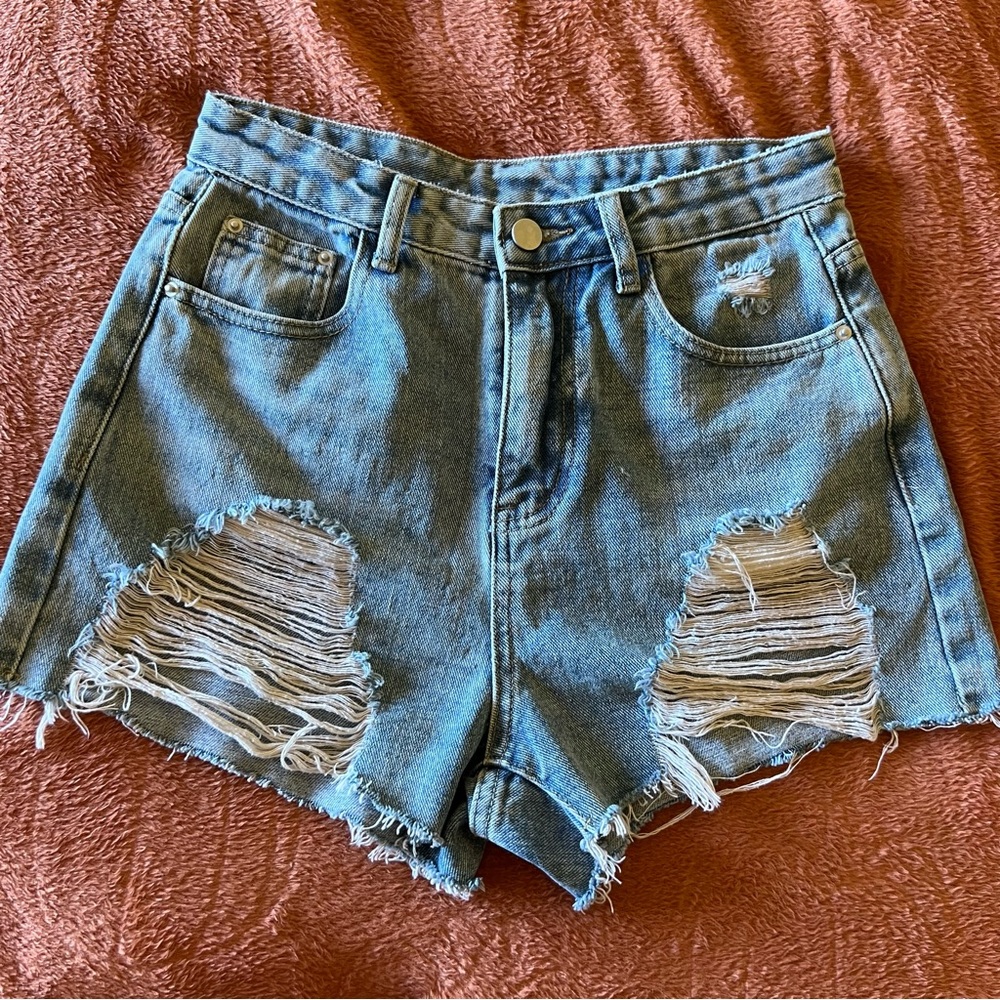 Super cute denim shorts